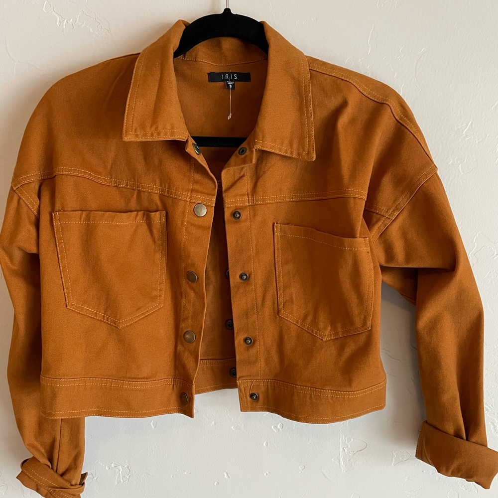 Cropped gold jacket